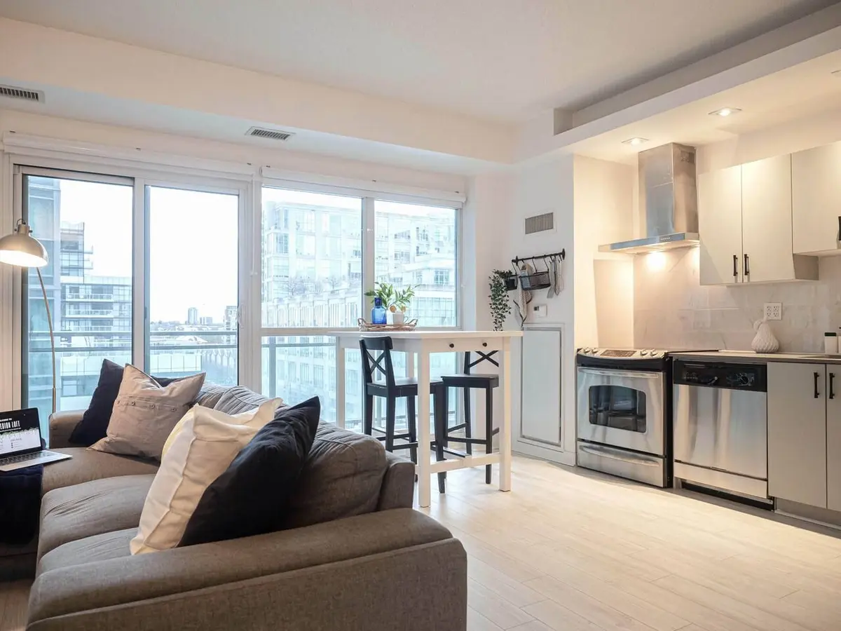 Toronto W06, ON M8Y 0B3,165 Legion RD N #631