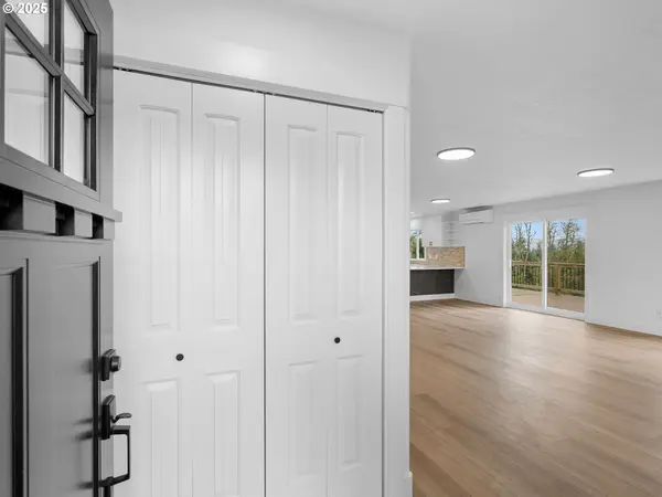 220 HANSON RD, Kalama, WA 98625