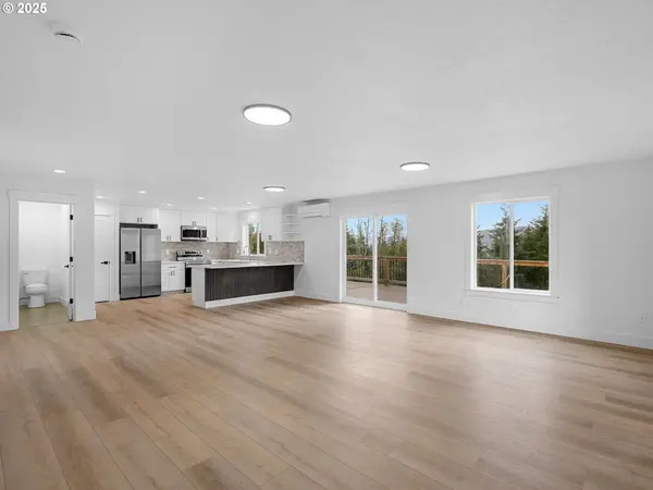 220 HANSON RD, Kalama, WA 98625