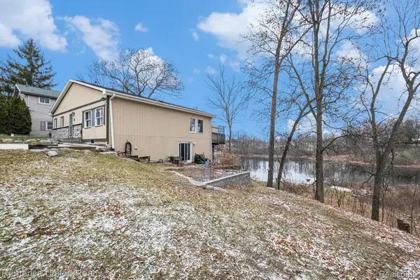 12237 Dalhart DR, Fenton, MI 48430