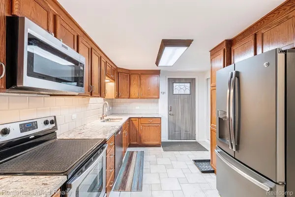 12237 Dalhart DR, Fenton, MI 48430