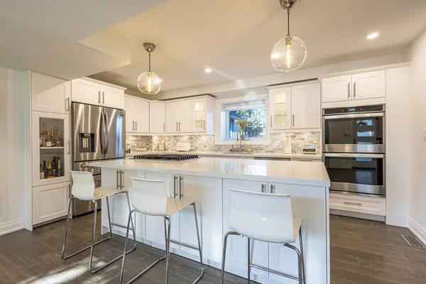 2055 Courtland CRES, Mississauga, ON L4Y 1V1