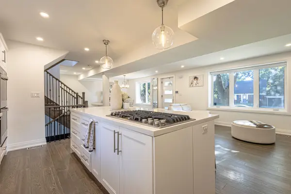 2055 Courtland CRES, Mississauga, ON L4Y 1V1