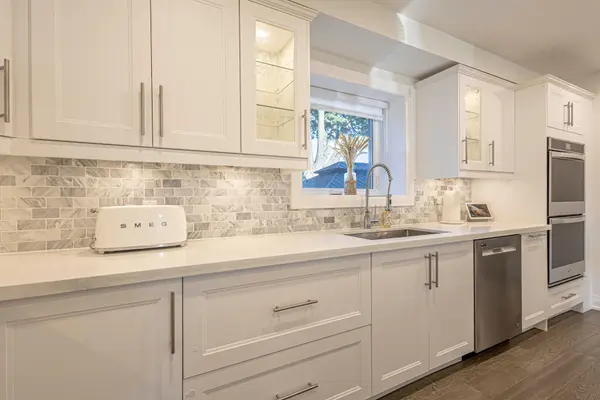 2055 Courtland CRES, Mississauga, ON L4Y 1V1