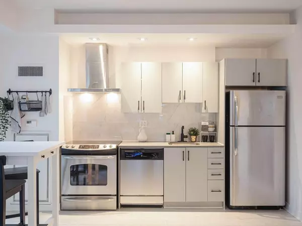 Toronto W06, ON M8Y 0B3,165 Legion RD N #631