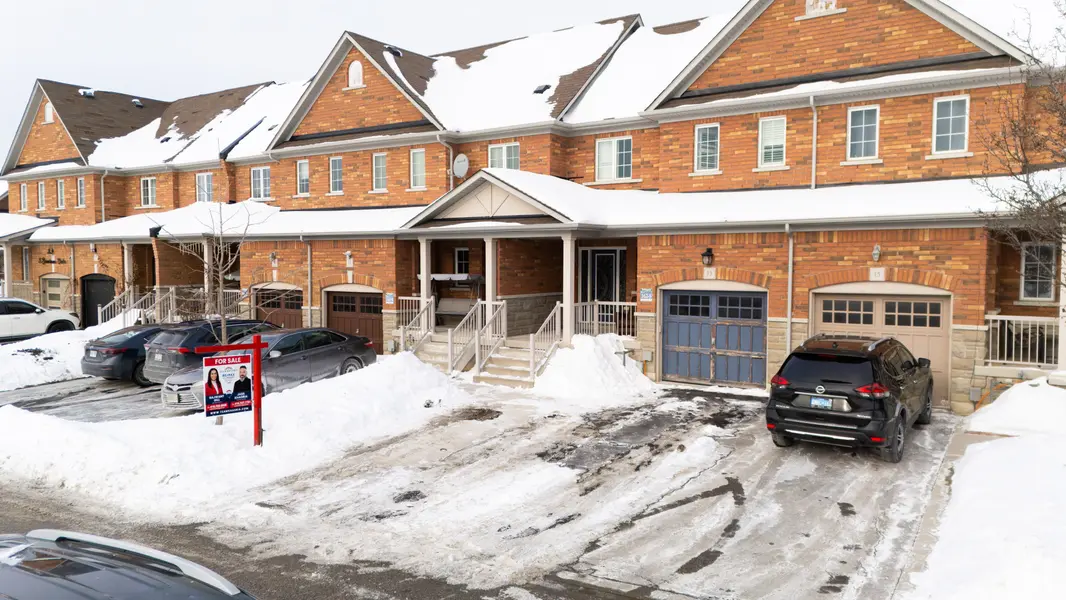 13 Burnstown CIR, Brampton, ON L6P 3M1