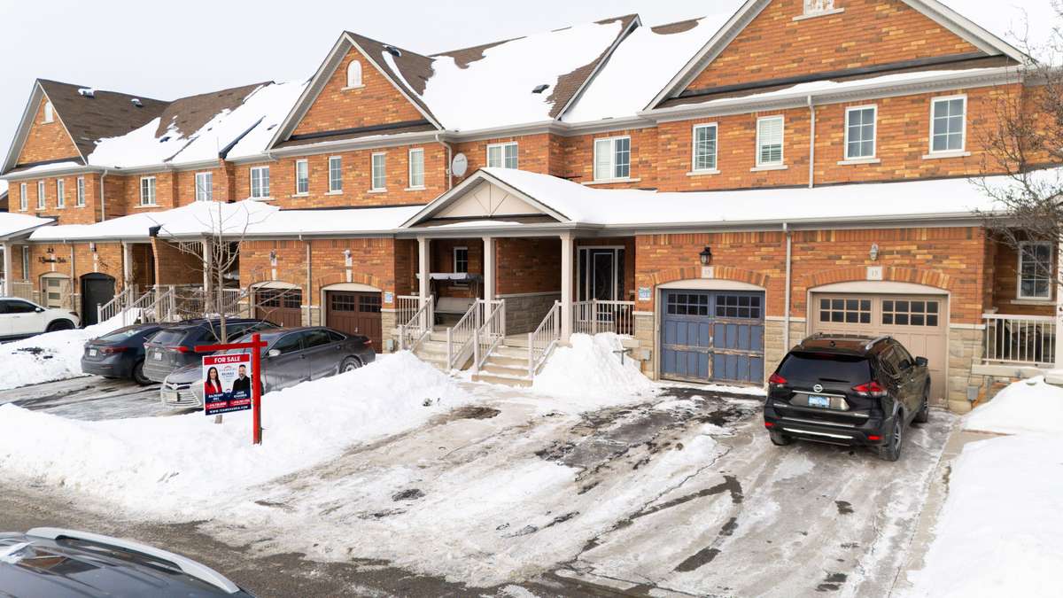 13 Burnstown CIR, Brampton, ON L6P 3M1