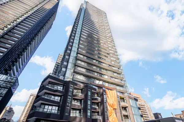 Toronto, ON M4P 1V7,110 Broadway AVE #2404S