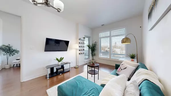 Aurora, ON L4G 1Y3,15277 Yonge ST #316