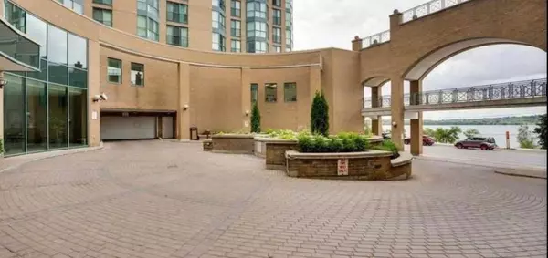 Barrie, ON L4M 6H9,140 Dunlop ST E #401