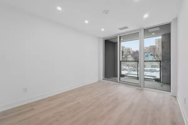 Toronto, ON M9A 0E5,25 Cordova AVE #212