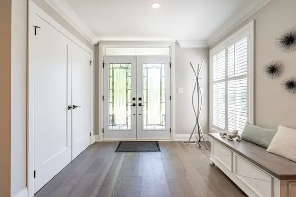 81 Flanders DR, Hamilton, ON L8B 0G6