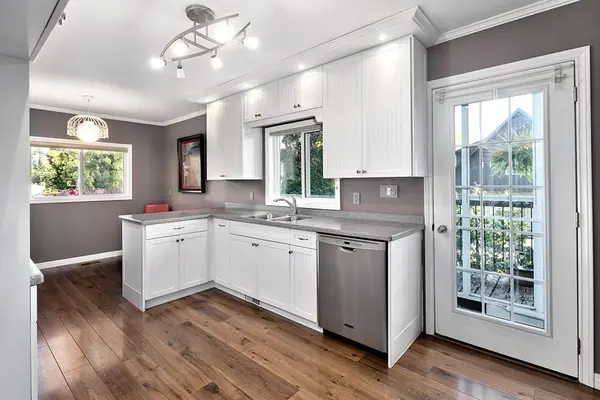 Blue Mountains, ON N0H 2P0,15 Wellington ST S