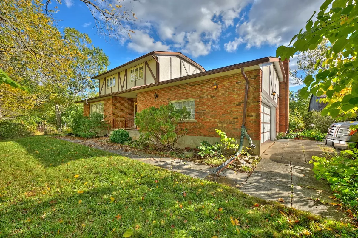 Welland, ON L0S 1K0,925 Carl RD