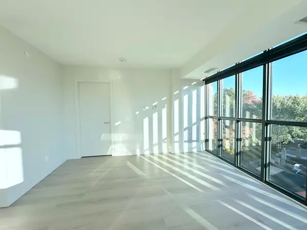 Toronto W02, ON M6S 2S2,3385 Dundas ST W #608