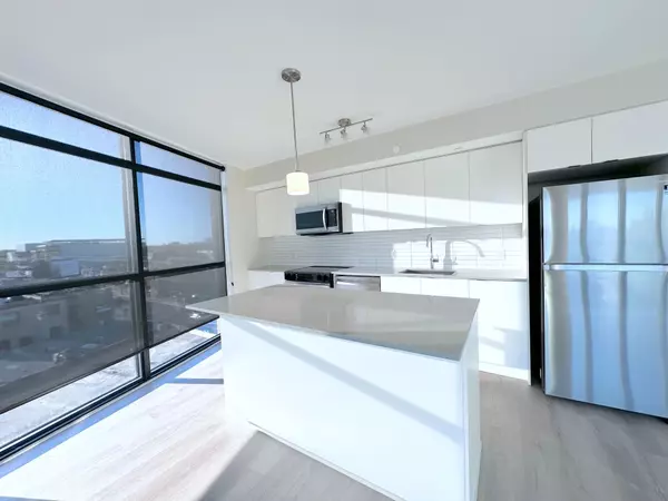 Toronto W02, ON M6S 2S2,3385 Dundas ST W #608