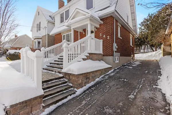 242 Fairmont AVE, Dows Lake - Civic Hospital And Area, ON K1Y 1X9