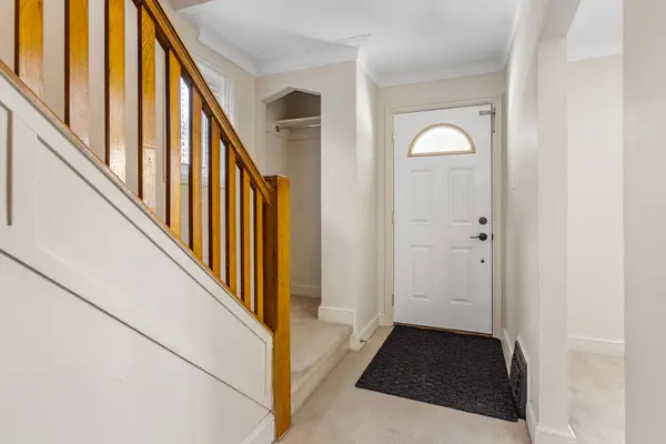 242 Fairmont AVE, Dows Lake - Civic Hospital And Area, ON K1Y 1X9