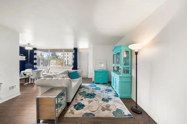 20 Forest Manor RD #506, Toronto C15, ON M2J 1M2