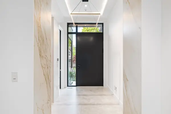 90 Esgore DR, Toronto C04, ON M5M 3R8