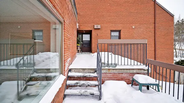 530 Falgarwood DR #8, Oakville, ON L6H 1N3