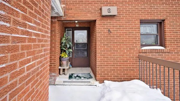 530 Falgarwood DR #8, Oakville, ON L6H 1N3