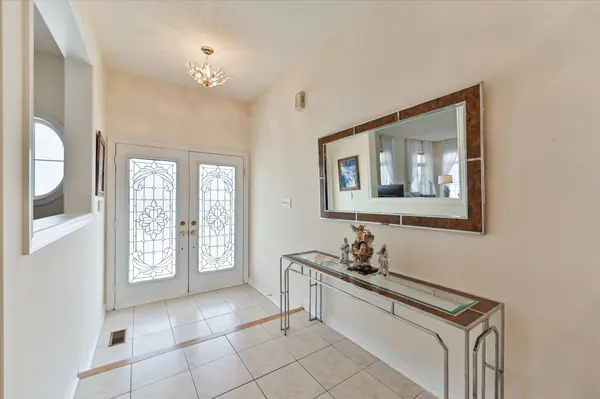 10 Leparc RD, Brampton, ON L6P 1X9