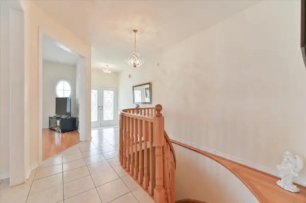 10 Leparc RD, Brampton, ON L6P 1X9