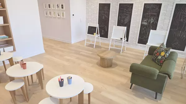 Toronto W07, ON M8Z 0H2,6 Chartwell RD #213