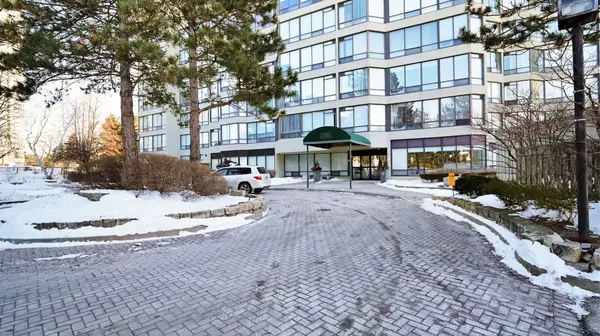 26 Hanover RD ##301, Brampton, ON L6S 4T2