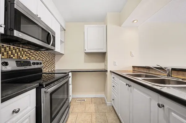 2570 Southvale CRES #22, Elmvale Acres And Area, ON K1B 5B7