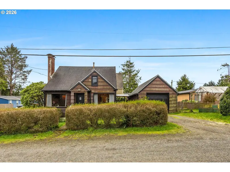 1822 SE 2ND ST, Lincoln City, OR 97367