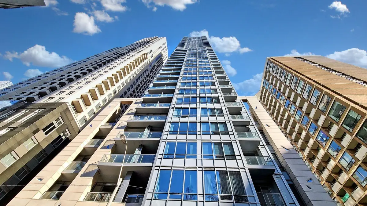 21 Balmuto ST #1204, Toronto C01, ON M4G 1S5