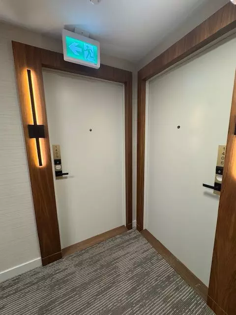 Toronto C01, ON M5V 0W7,327 King ST W #1405