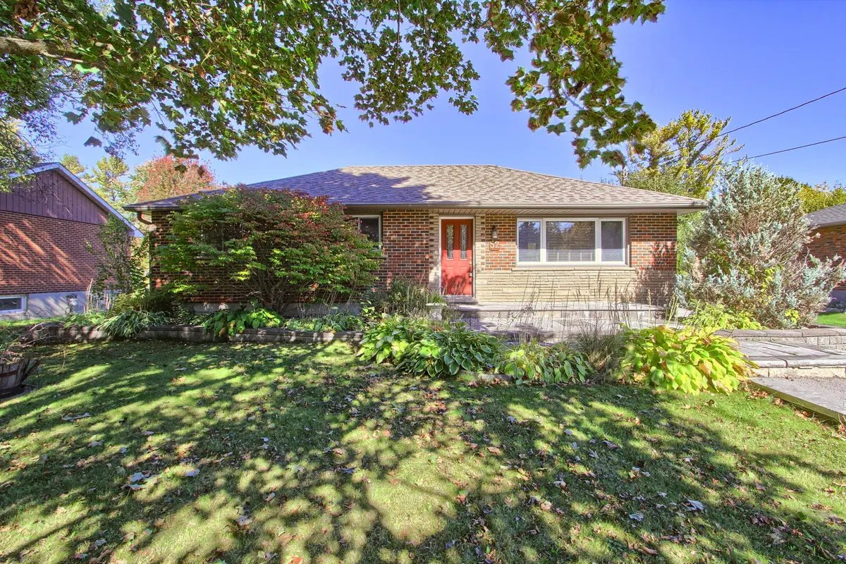 52 Farr AVE, East Gwillimbury, ON L0G 1V0