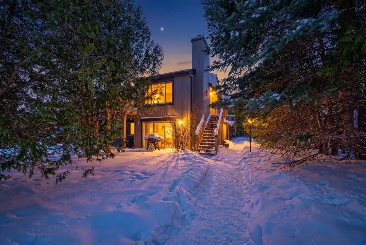 Collingwood, ON L9Y 5B4,23 DAWSON DR #113