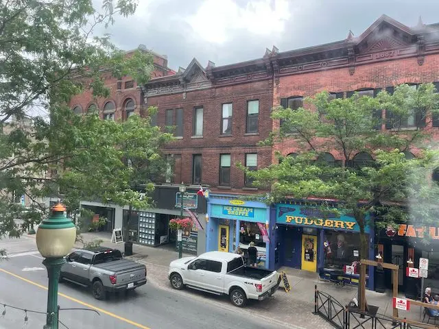 Brockville, ON K6V 3P9,64 King ST W