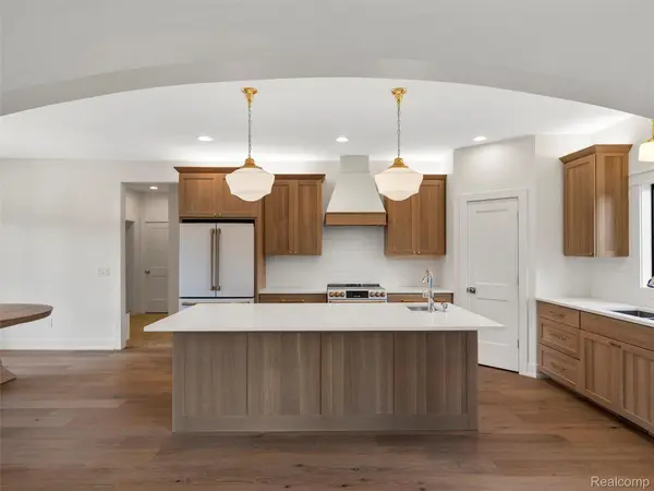 7680 Parshallville RD, Hartland Township, MI 48430