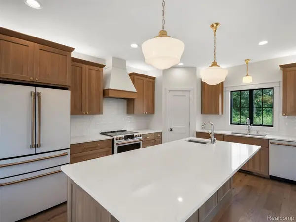 7680 Parshallville RD, Hartland Township, MI 48430