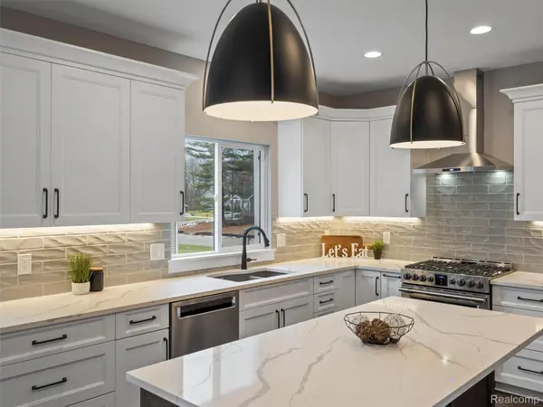 7670 Parshallville RD, Hartland Township, MI 48430