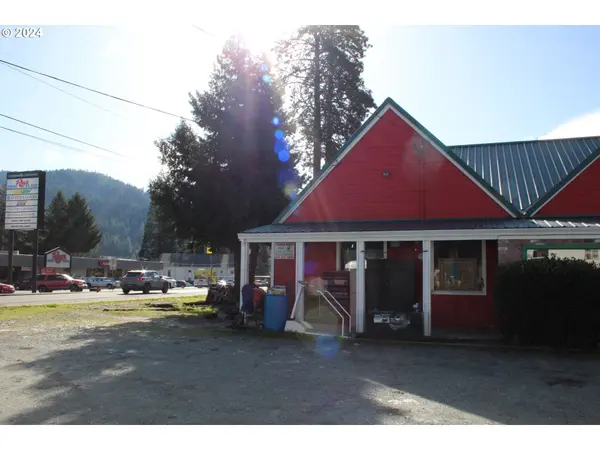 224 N MAIN ST, Canyonville, OR 97417