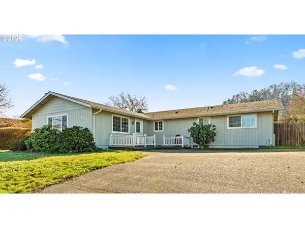 2248 LA CANADA DR, Roseburg, OR 97470