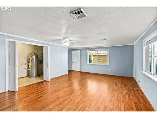 2248 LA CANADA DR, Roseburg, OR 97470