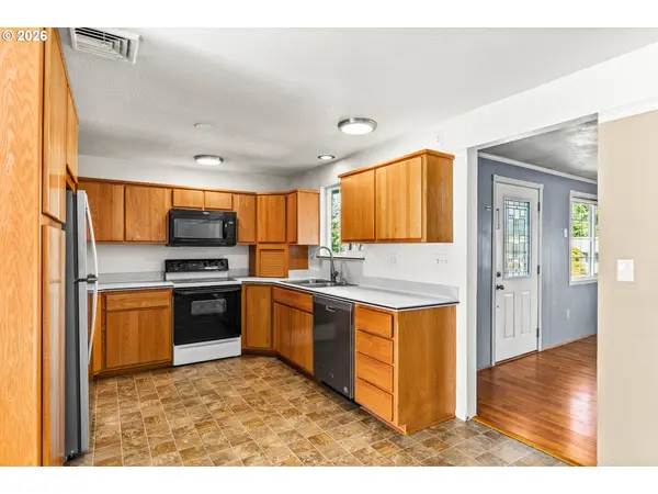 2248 LA CANADA DR, Roseburg, OR 97470