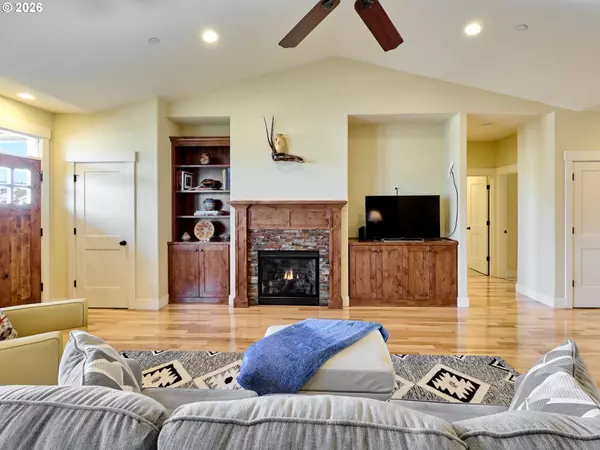 Silverton, OR 97381,1508 CRESTVIEW DR