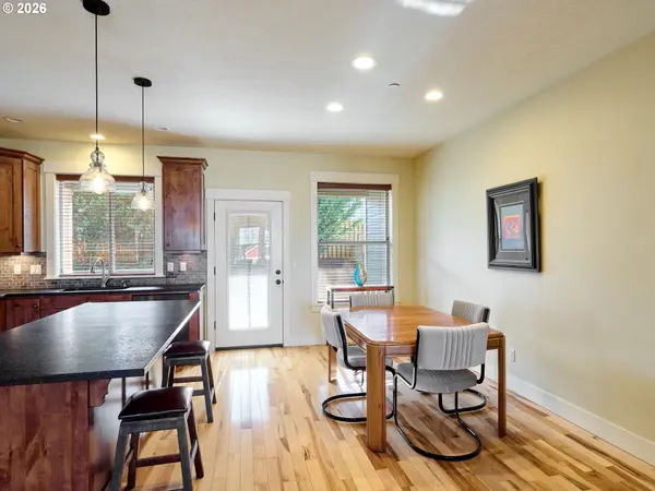 1508 CRESTVIEW DR, Silverton, OR 97381