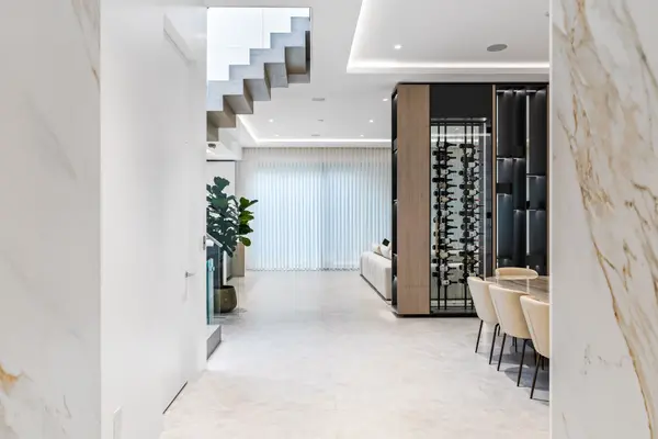 90 Esgore DR, Toronto C04, ON M5M 3R8