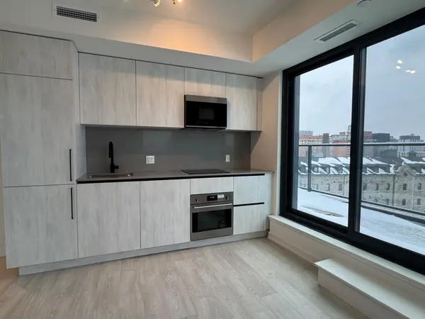 Toronto C08, ON M5A 0Z5,35 Parliament ST #811