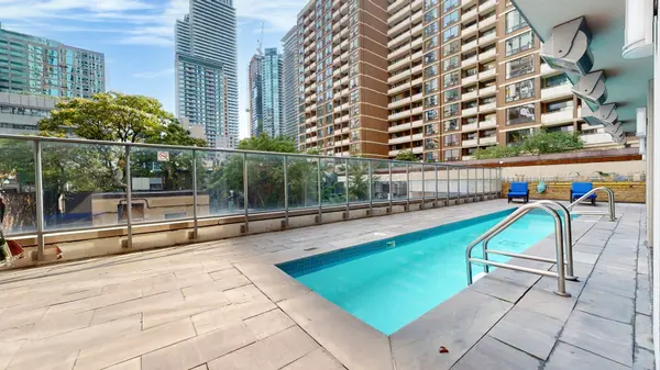 21 Balmuto ST #1204, Toronto C01, ON M4G 1S5