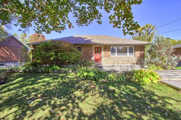 52 Farr AVE, East Gwillimbury, ON L0G 1V0